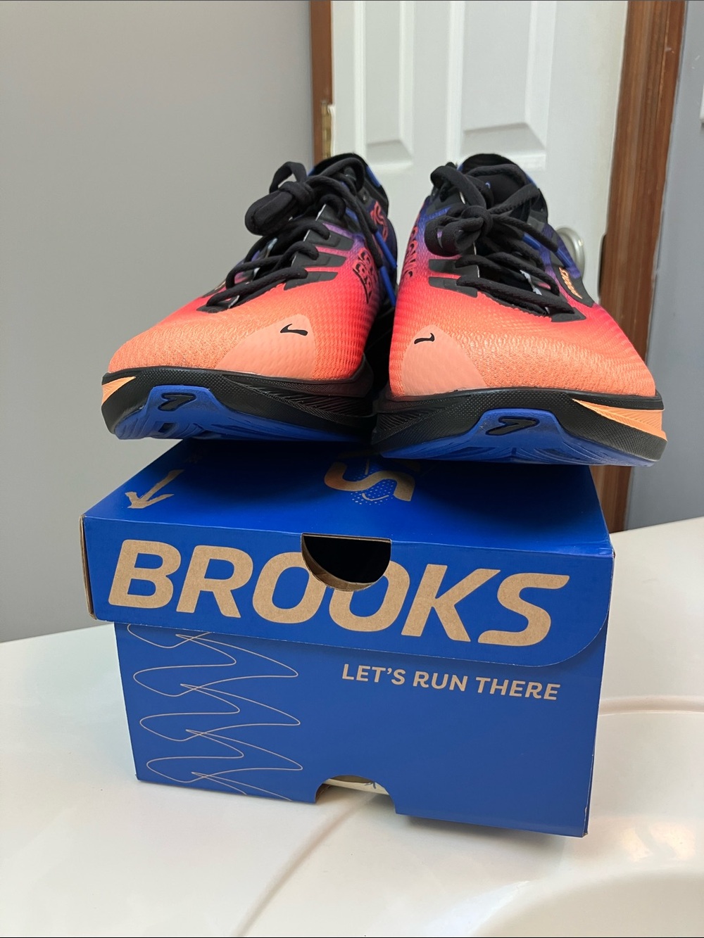 Brooks Men's Hyperion 3 Blue/Black/Orange Size 12 Medium Brand New (Retail $140) - Picture 3 of 6